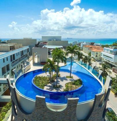 Big loft 2br 2.5bth one block the beach