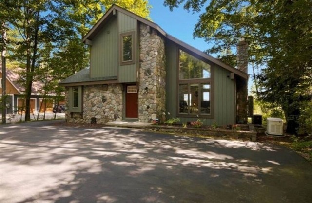 Big Platte Lakefront Cottage