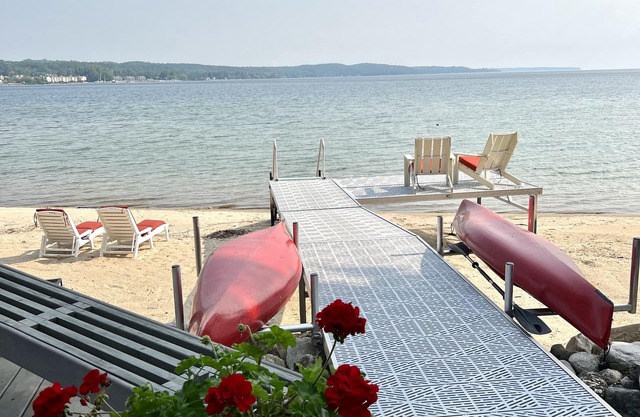 Big Sandy Beach !Walk to Village! Suttons Bay Waterfront Cottage.