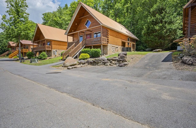 Big Savings! Updated Cabin with Screened Hot Tub