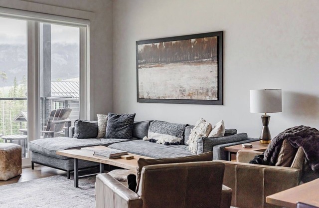 Big Sky Vacation Rentals: ML Luxury Suite 1