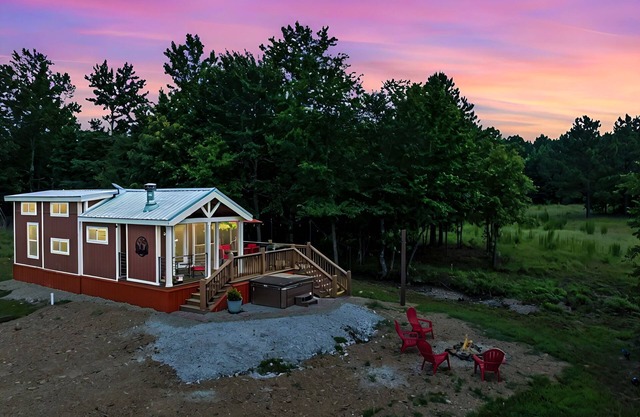 Bigfoot's Hideout - Family Getaway w/Hot Tub