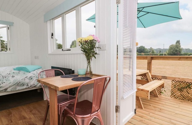 BILLABONG, romantic, with a garden in Ringwood