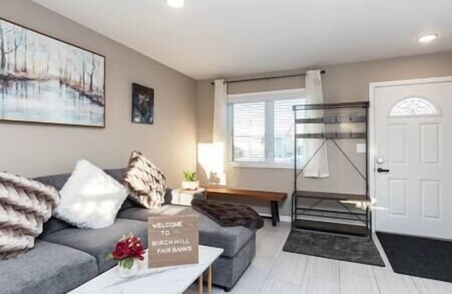 Birch Hill Retreat Great location2+gArAge+AurorA