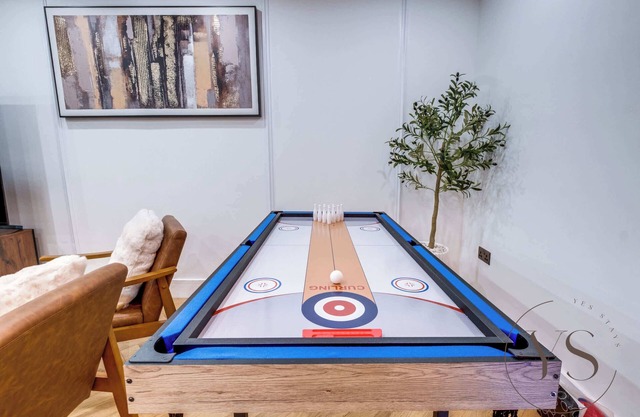 Birmingham 5BR Cosy Apartment - Wi-Fi + Games