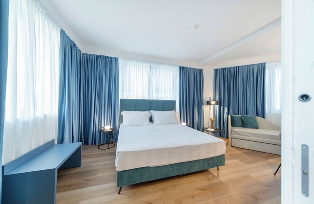 BISCARDI HOTEL