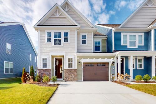 Bishop's Landing - 31186 VICTOR RD