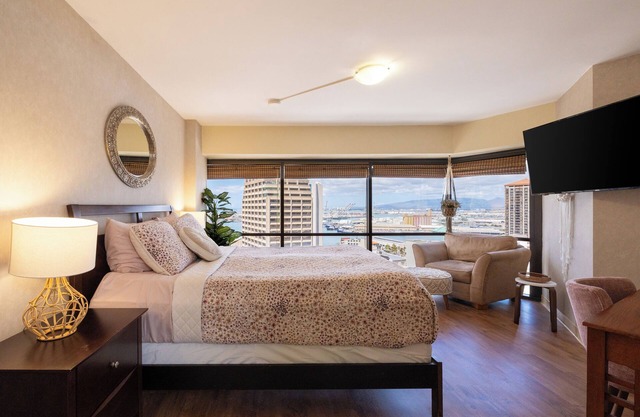 Bishop Suites @ Executive Centre, Unit #2104 Ocean View Suite, Downtown Honolulu