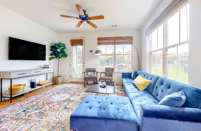 Bishops Landing townhome with private washer/dryer, shared pool, tennis, gym