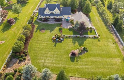 Bison Ridge Retreat - Spacious and in Nature