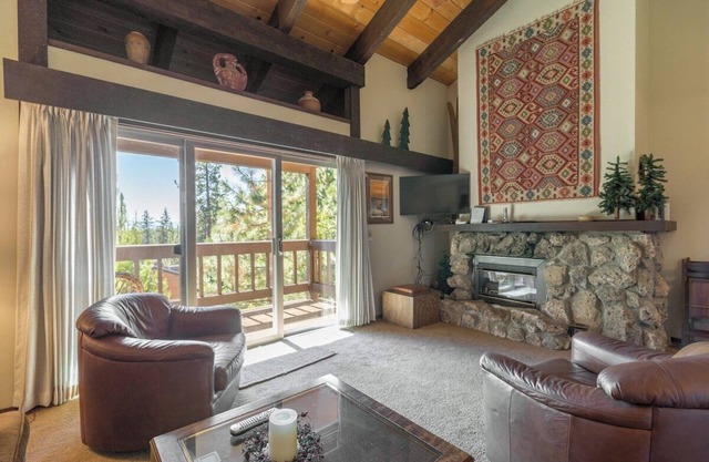 Black Bear Villas Condo in Tahoe City- summer pool and tennis