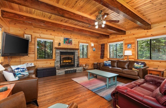 Black Diamond | Pet Friendly+Near China Peak!