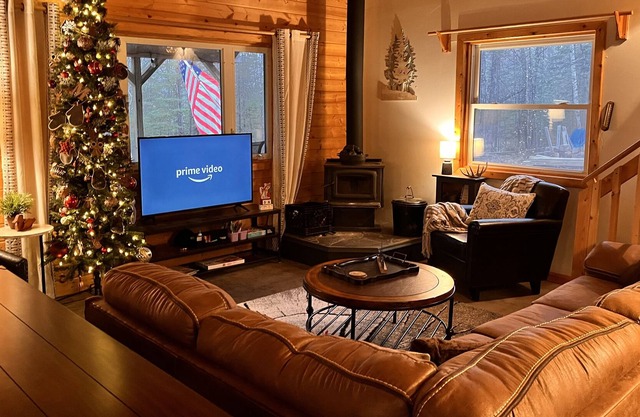 Black Dog Retreat - Northwoods Cabin