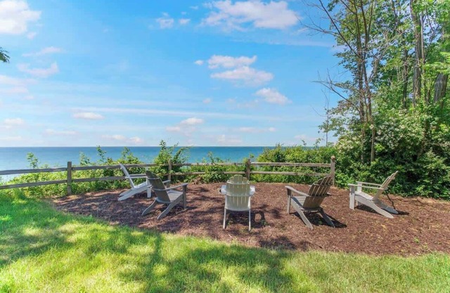 Blackstone on the Bluff | Lake Views | Historic
