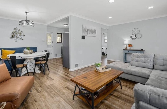 Blair's South City House - Long Stays Welcome