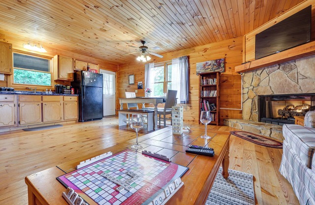 Blairsville Cabin w/Fire Pit & Grill!