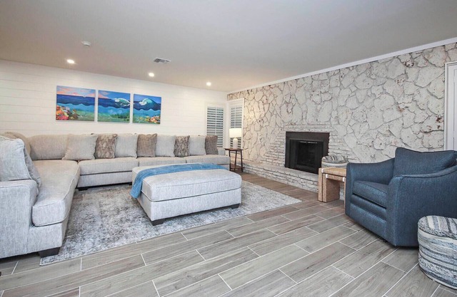 Blind Pass G105 - 4 Bedroom/3 Bathroom. Sleeps 10!