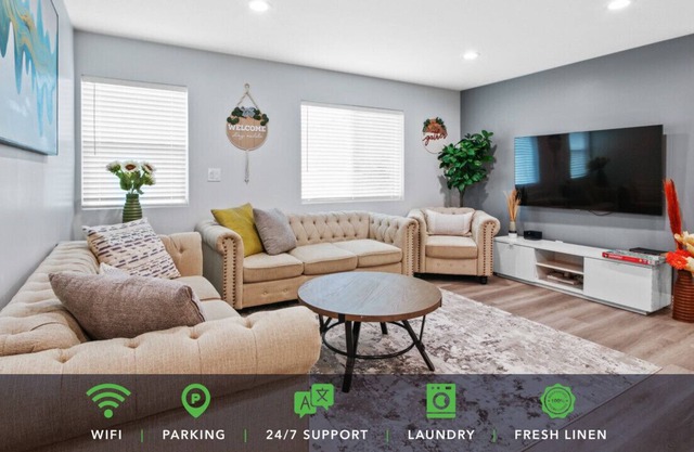 Blissful Moments Hideaway: 3 King Bedrooms, 3 Baths, Full Kitchen, Free Laundry, Streaming Fun, and Patio Bliss