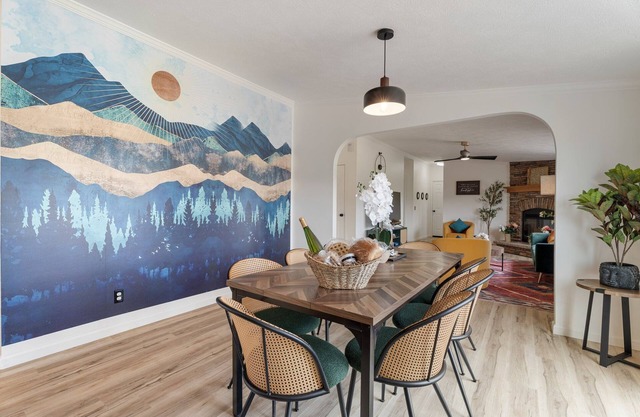 Blissfull cottage with Hot Tub and rolling hills!