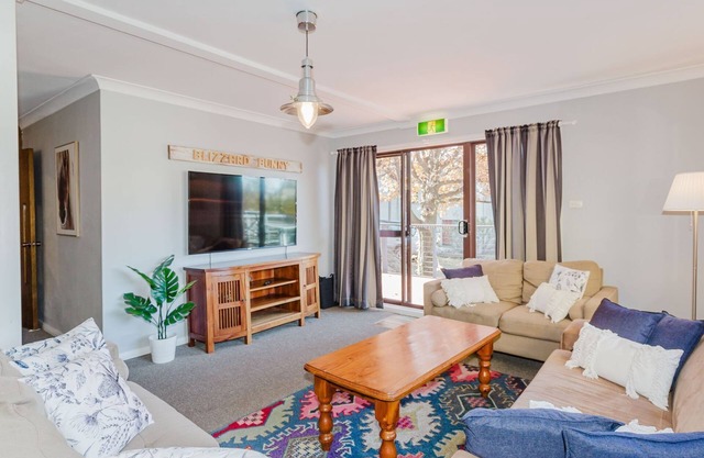 Blizzard Bunny Lodge - 43 Gippsland Street