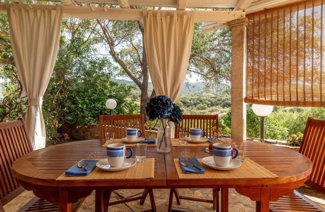 BLUE BAY HOME within walking distance of Porto Luna Bay