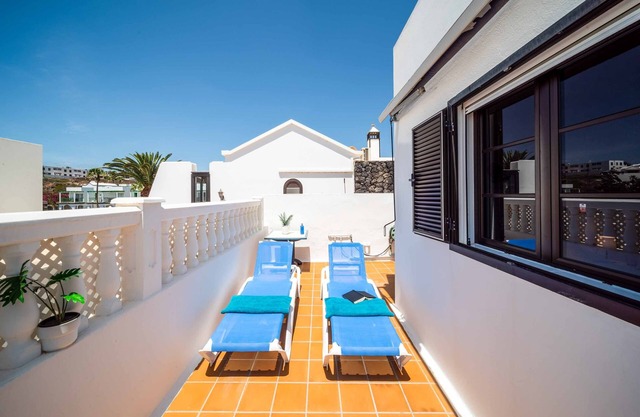 Blue Beach - Three Bedroom Villa, Sleeps 6