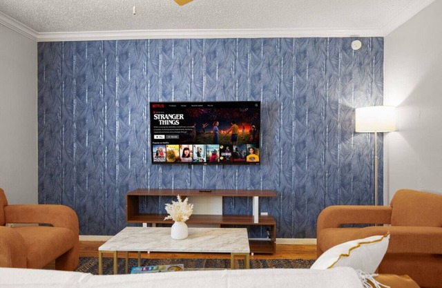 Blue Brentwood Suite! | Great for ACL, F1, More!