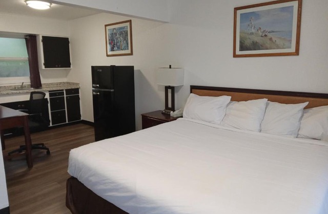 Blue Coast Inn & Suites