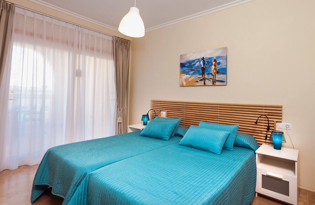 BLUE COYLE. New apartment a few meters from the beach and overlooking the m