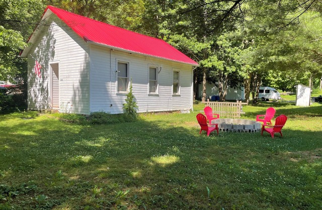 Blue Creek Schoolhouse - Hocking Hills