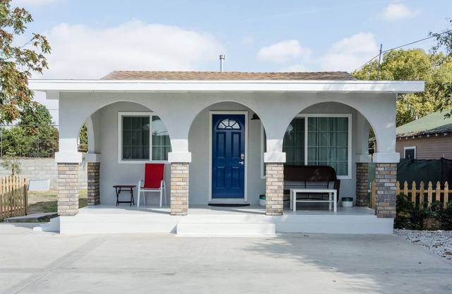 Blue Door House in Los Angeles near Downtown