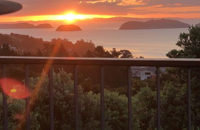 Blue Haven - Stunning Views/Private/Pet Friendly/With Self Contained Cabin/Wi-Fi