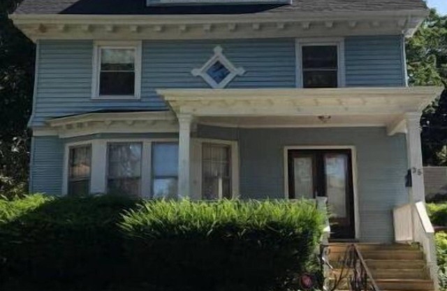 Blue House Downtown Rochester Sleeps 10