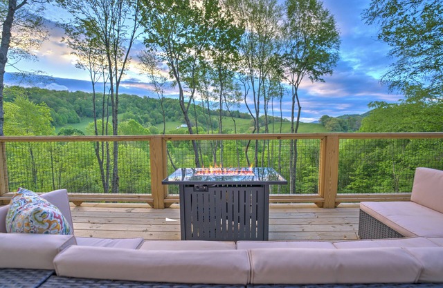 Blue Ridge Mountain Views Lux Home in the Trees