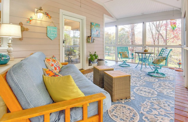 Blue Ridge Mtn Retreat: Porches & Creek Access