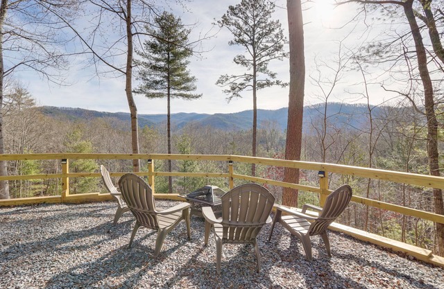 Blue Ridge Retreat w/Hot Tub & Mountain Views!