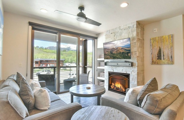 Blue River Flats Lookout: High-End Finishes w/Mountain Views