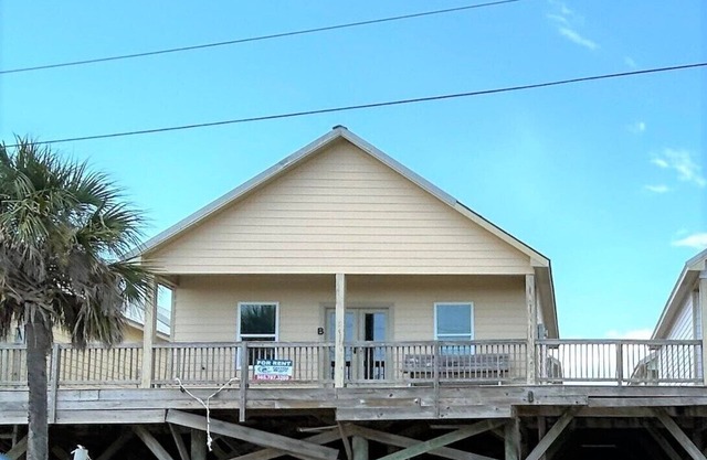 Blue Water Villa B - Coastal Realty Group