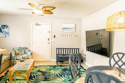 Blue Wave Retreat in Heart of Myrtle Beach