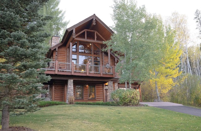 Blue Winged Olive Log Cabin Magnificence in Victor, ID w/A/C, Borders Forest