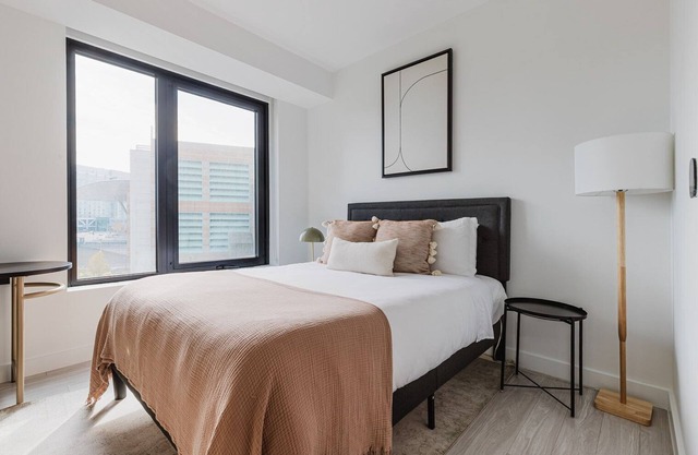 Blueground | Seaport studio apartment