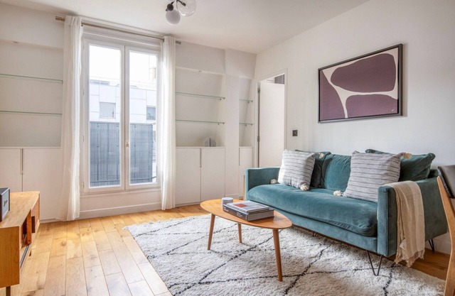 Blueground | Ternes, furnished & equipped