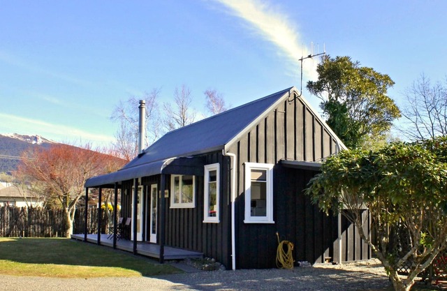 Bluehaven Cottage - Turangi Holiday Home