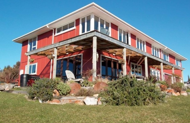 BLUESPUR FARMSTAY - Off grid farm experience