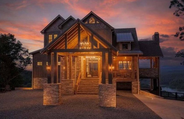 BLUESTONE - Panoramic Lake and Mountain Views | Mountain Modern Luxury | Hot Tub