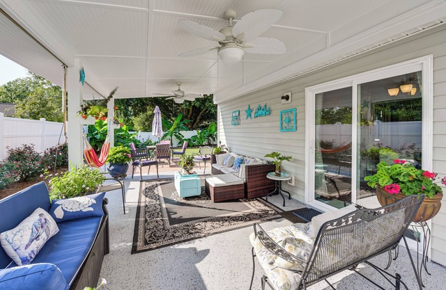Bluffton Getaway w/Fenced Yard: 7 Mi to Beach!