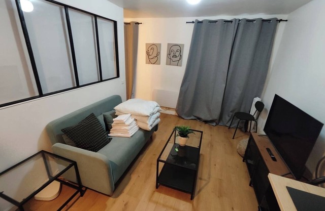 BnBNook - Charming 1BR Near Bastille and Marais