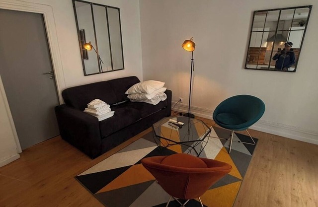 BnBNook - Elegant 1BR Near Champ de Mars and Eiffel