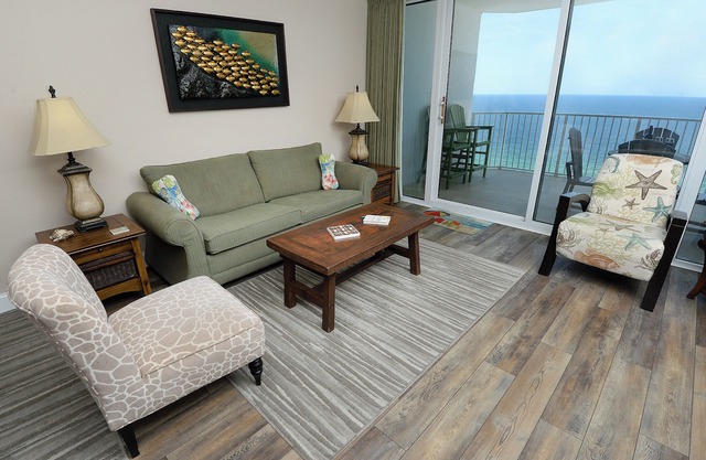 Boardwalk Beach Resort! Beachfront condo! Managed by local owner.