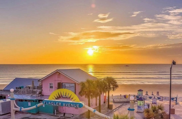 Boat. Beach. Surf ! 5 Min from NSB. Walk to Little Beach on Intercoastal.